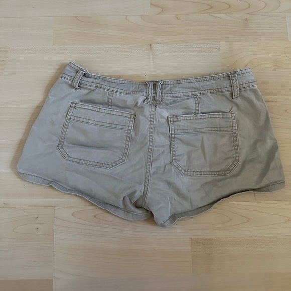 Forever 21 Khaki Tan Cargo Chino Womens short shorts vacation casual neutral - Picture 2 of 4